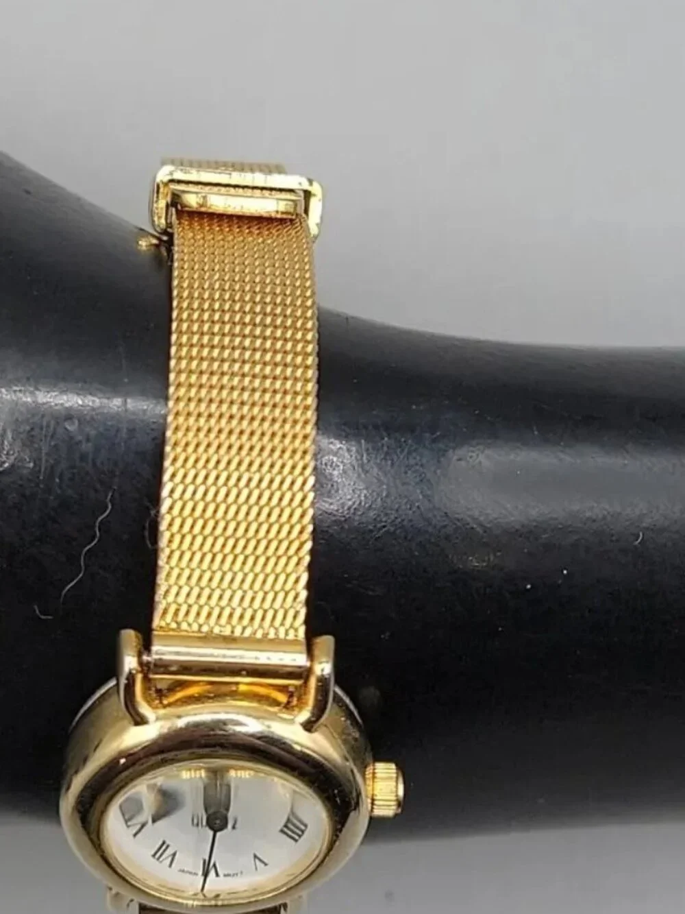 Vintage Shannons Ladies Watch Gold Tone Mesh Band Polished Case 20.5mm 7